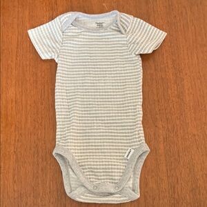 🍓3/$10 Gerber Organic Cotton Gray and White Bodysuit Size 3-6m